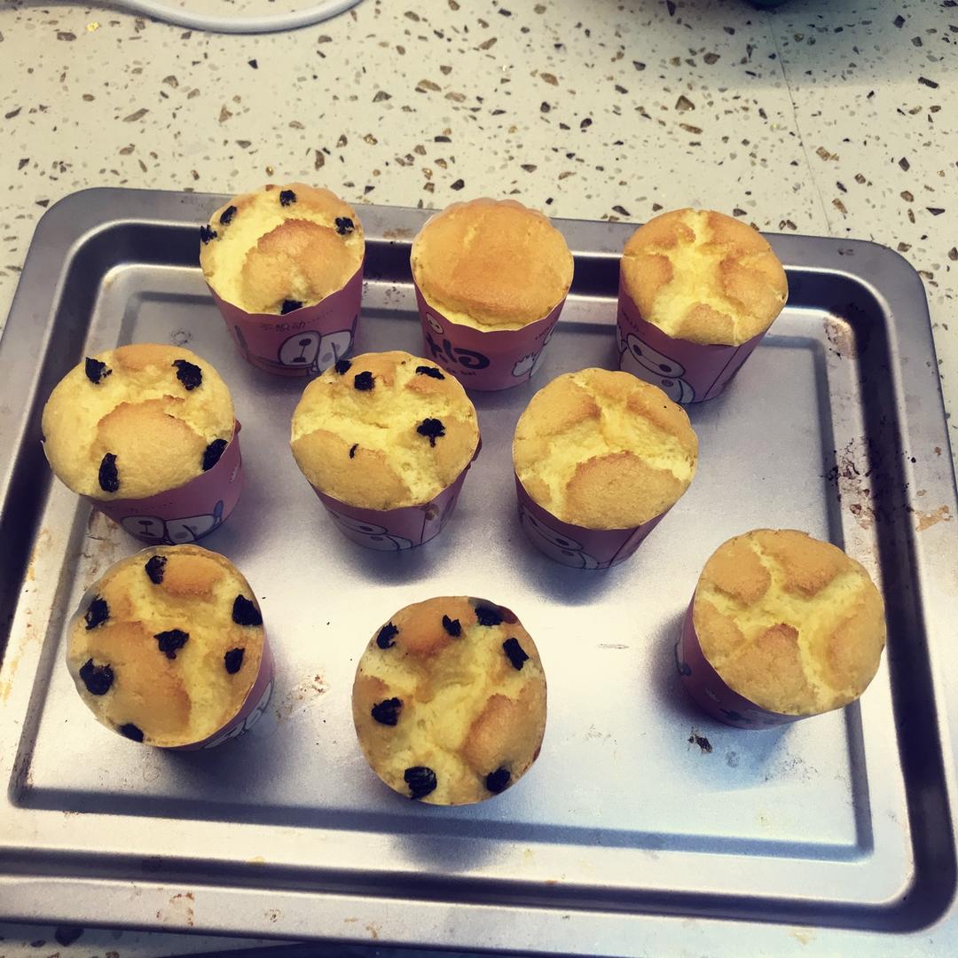 软绵绵的纸杯蛋糕