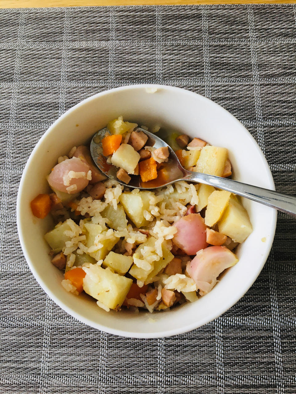 懒人必备～电饭煲腊肠焖饭