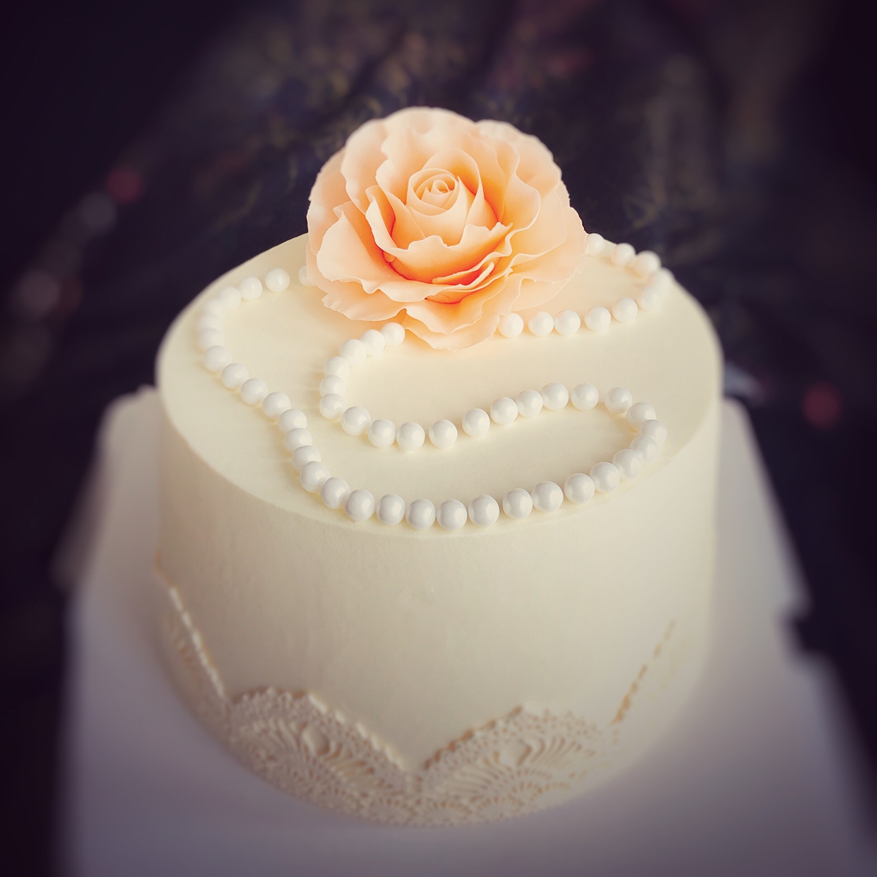 母亲节--玫瑰蕾丝蛋糕--整体都可食用的淡奶油蛋糕