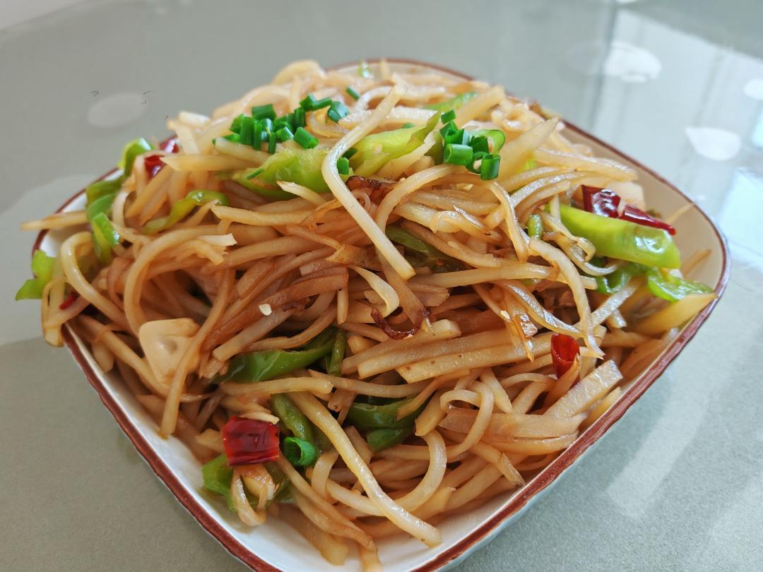 〈辣椒炒土豆丝〉，新手必学，欣小厨 😉
