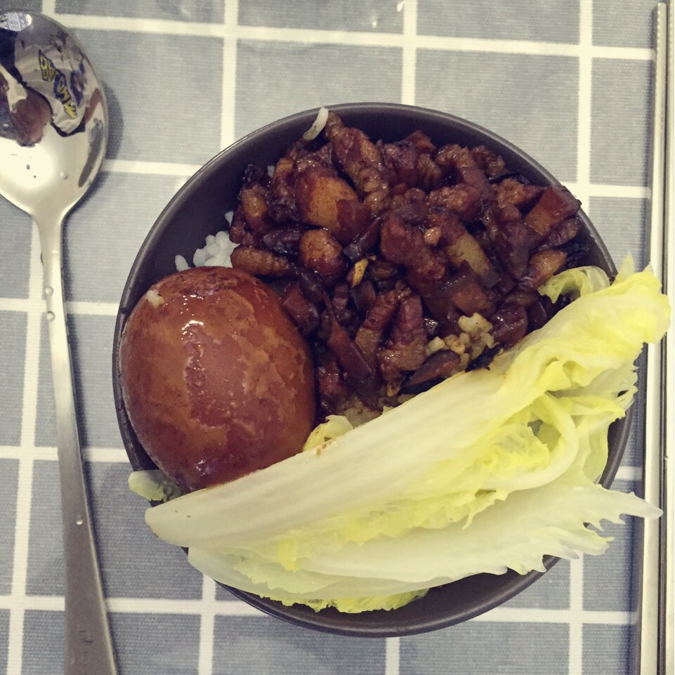 洋葱酥卤肉饭