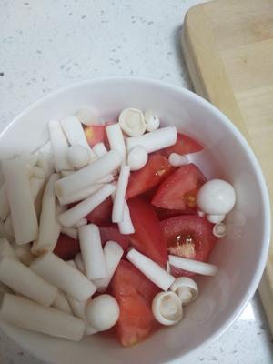 西红柿鸡蛋蘑菇汤的做法 步骤1