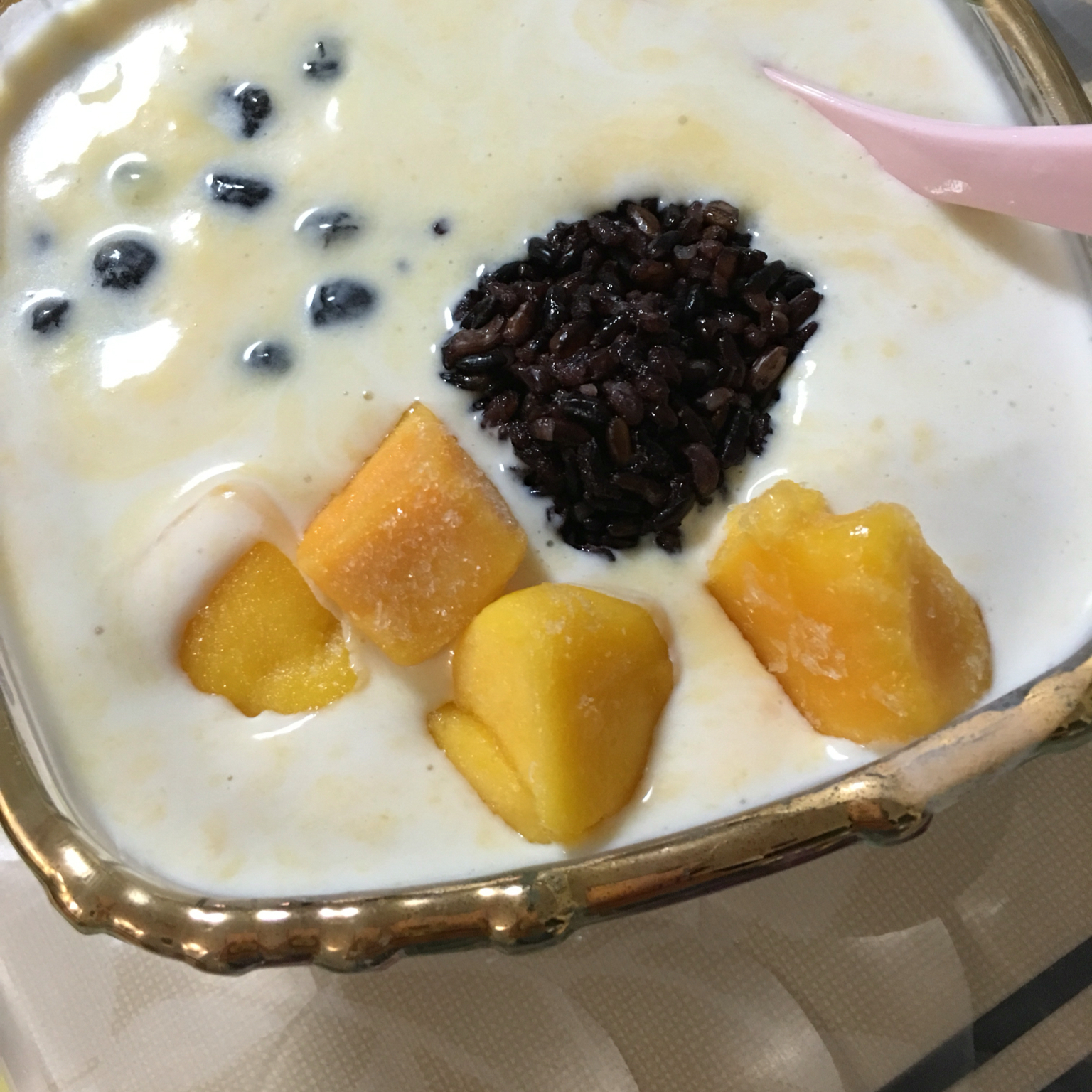 椰汁芒果黑米捞