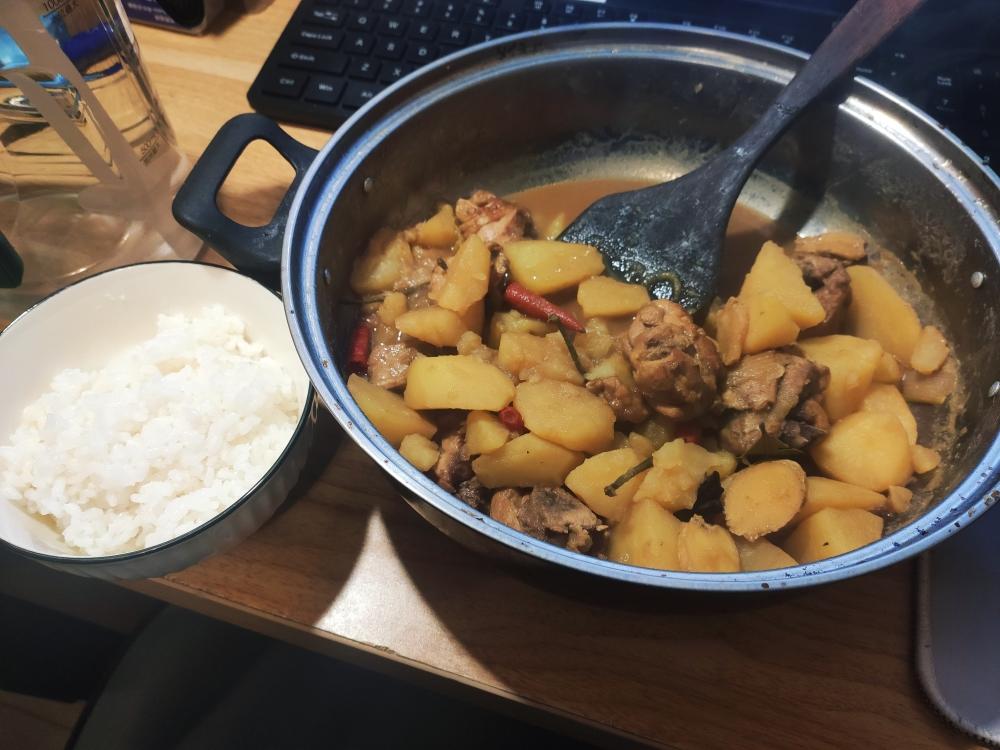 鸡腿炖土豆 上桌秒空盘 汤都喝干了！