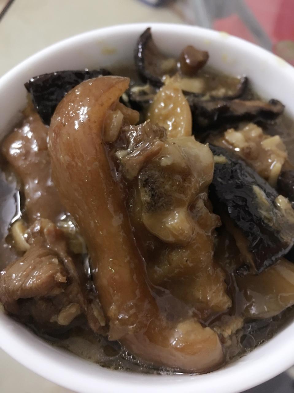 香菇黄豆猪蹄煲