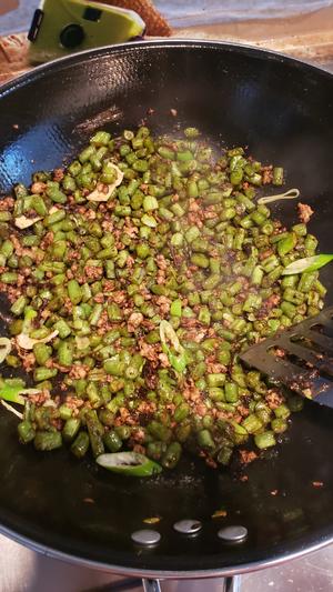 榄菜肉末四季豆的做法 步骤3
