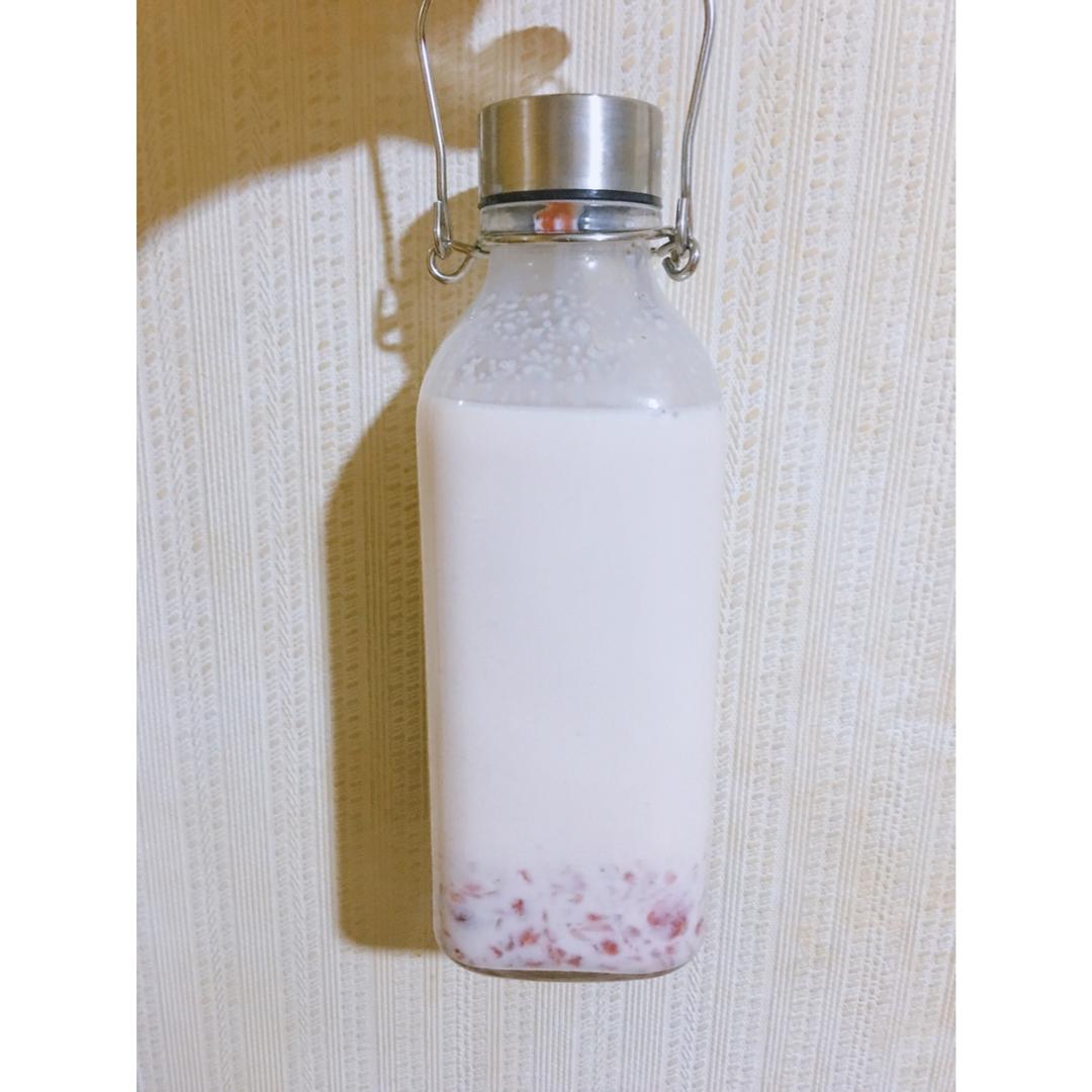2017春日网红草莓牛奶