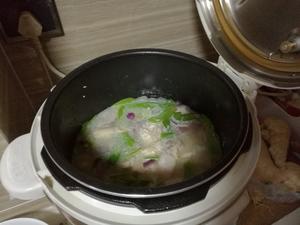 洋葱豌豆扁鸡肉焖饭的做法 步骤4