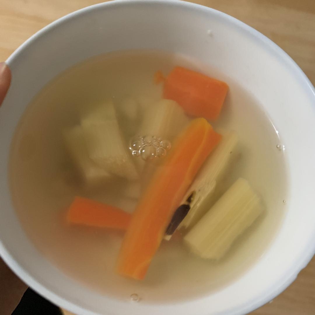 胡萝卜马蹄甘蔗水