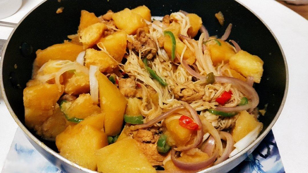 土豆炖鸡块