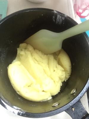 酥皮泡芙（奶油馅和咸蛋黄流心馅）的做法 步骤5