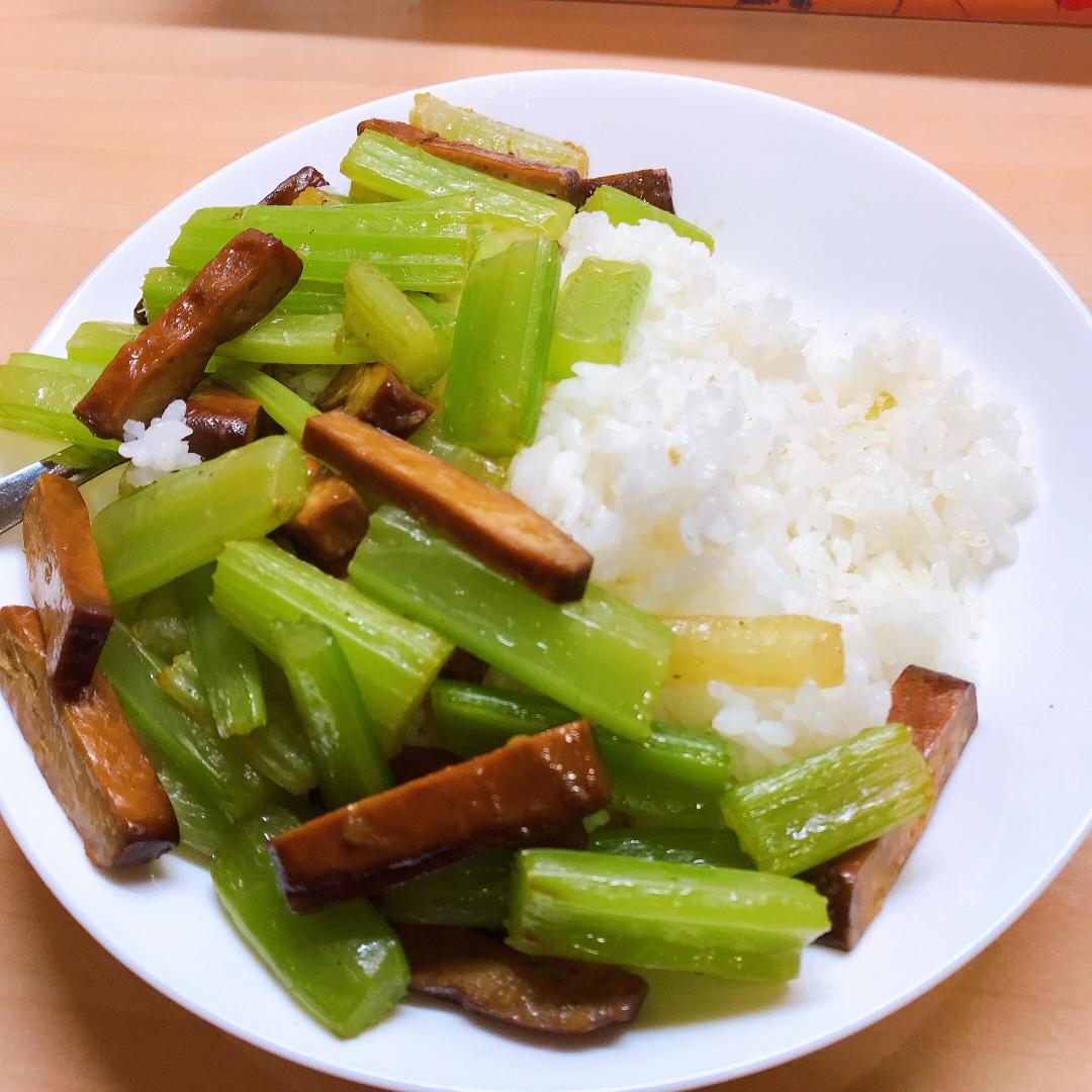 芹菜炒香干