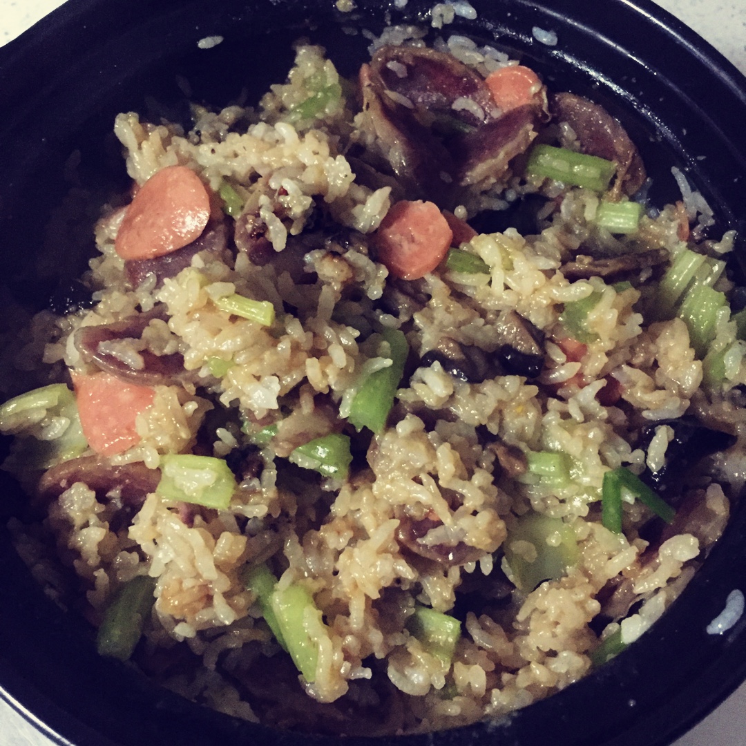 塔吉锅腊味煲仔饭