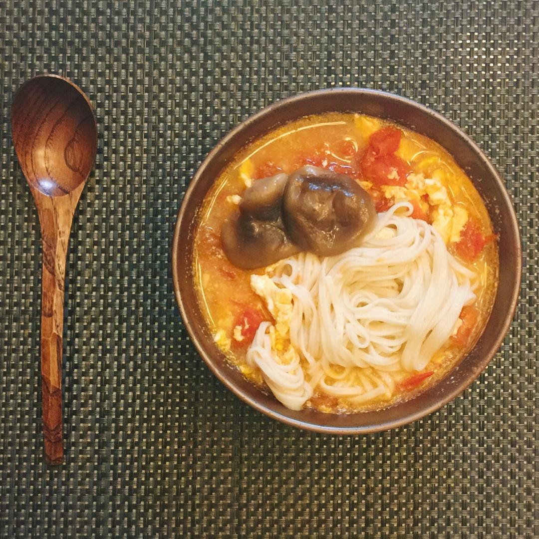 最家常的普通汤面——西红柿鸡蛋龙须面