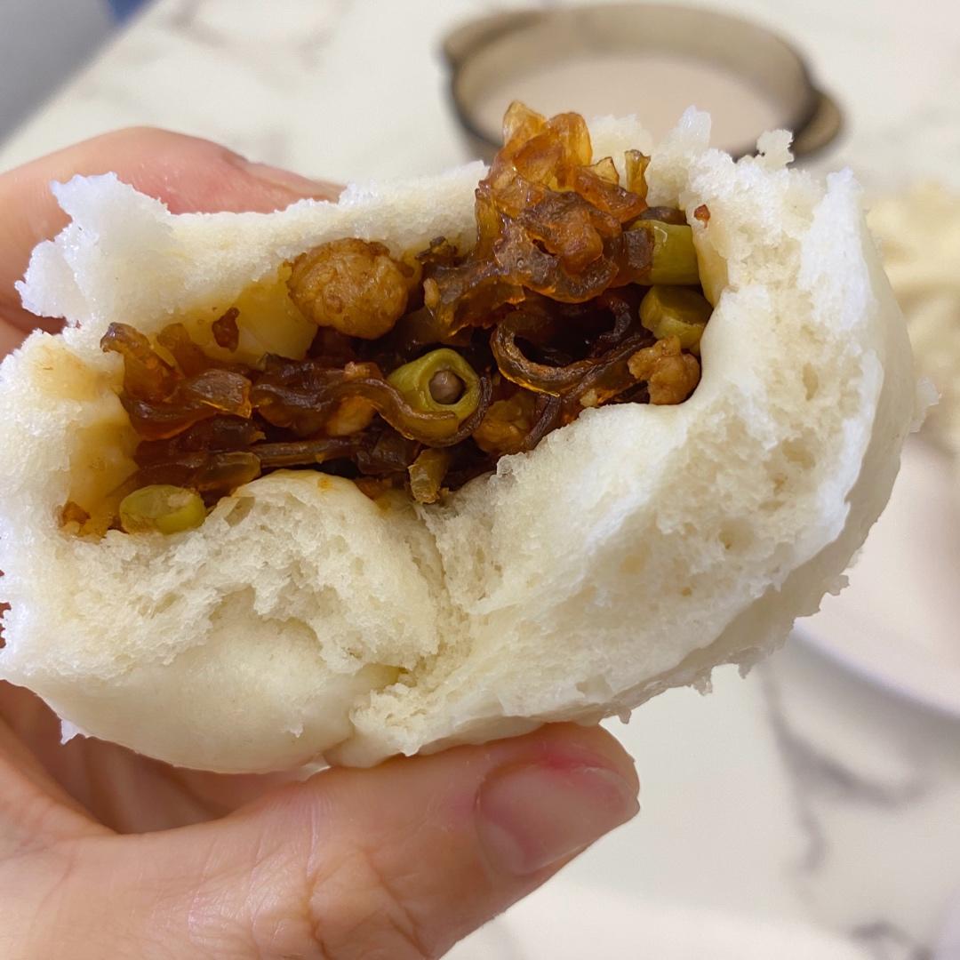 鲜嫩多汁的牛肉包子