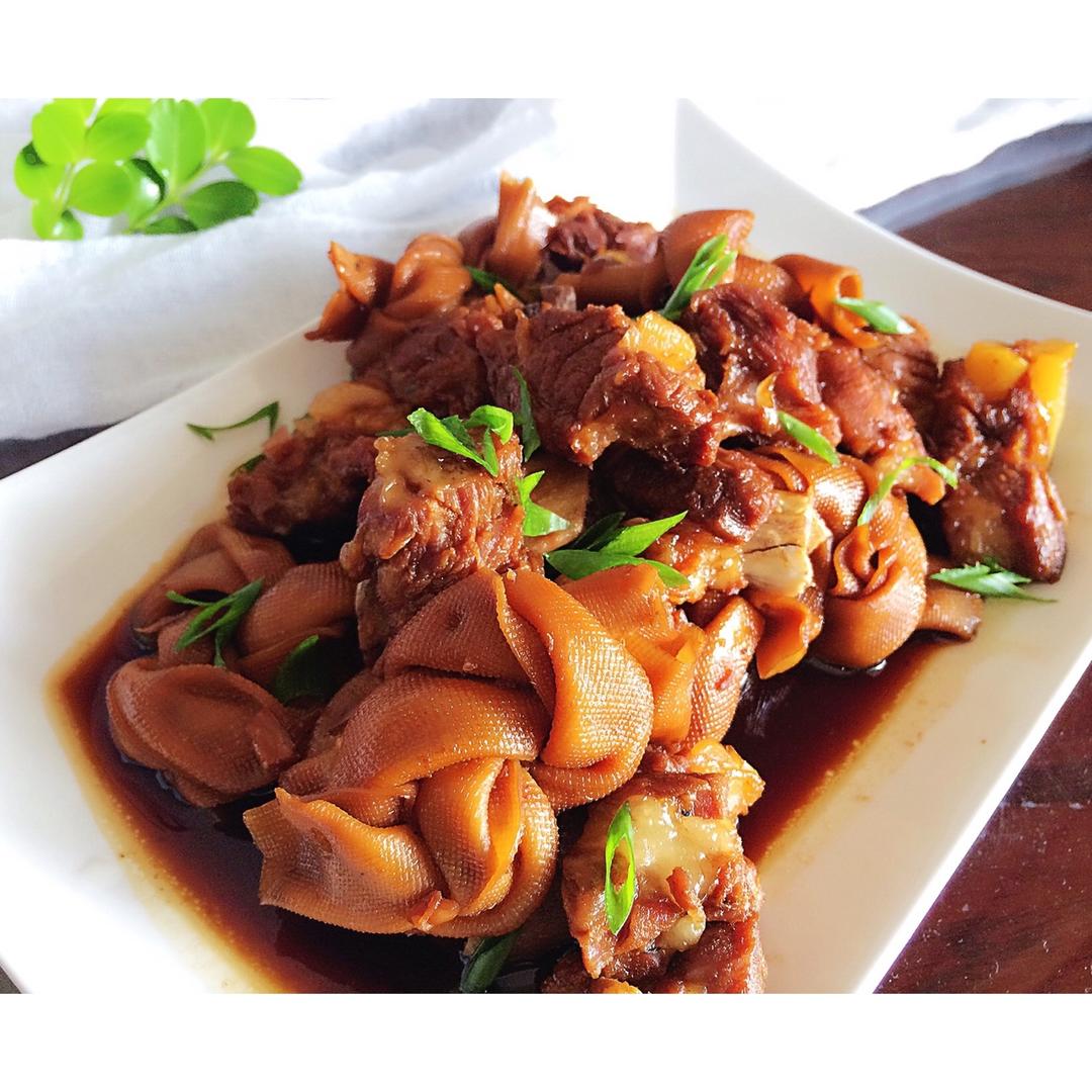 五花肉烧千张结