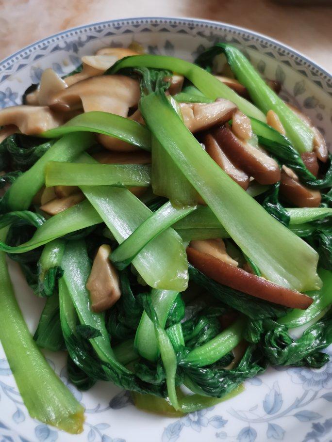 老丁的私房菜-香菇炒油菜