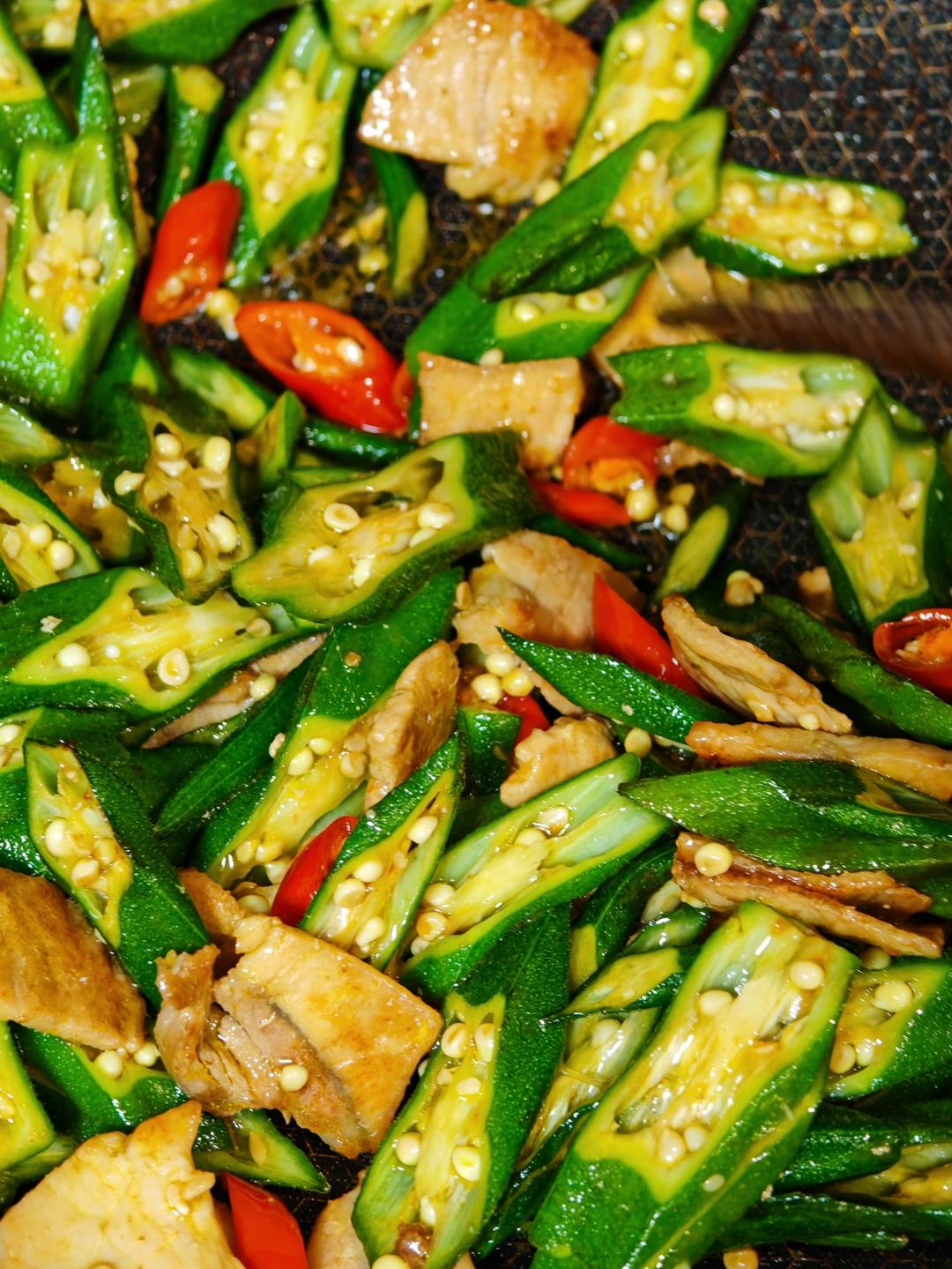 超级下饭的秋葵小炒肉