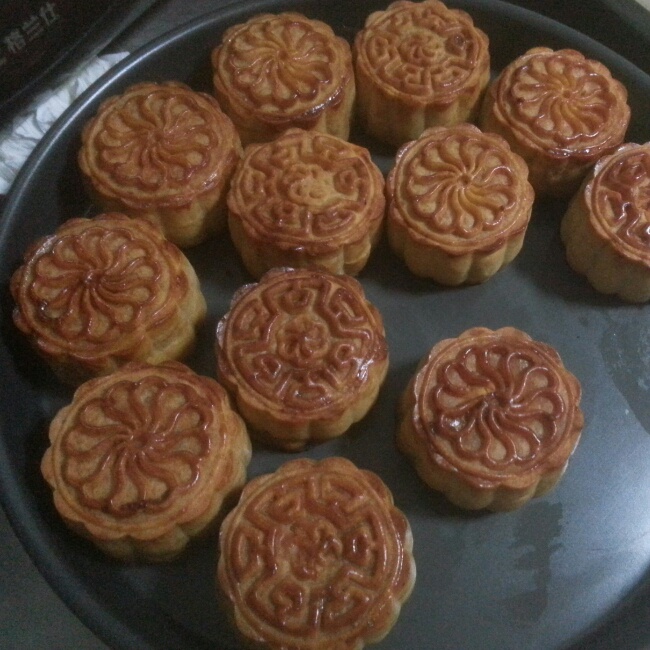 广式月饼——蛋黄莲蓉月饼