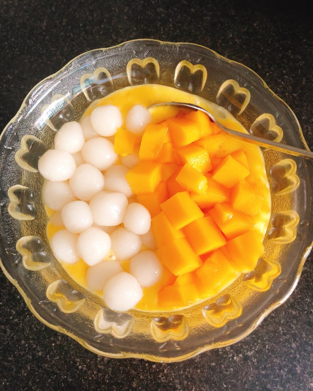 半窗疏影520做的芒果椰浆小圆子