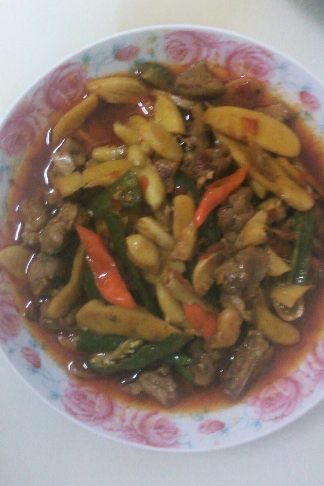子姜焖鸭煲