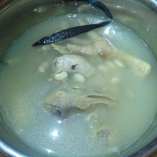 黄豆鸡爪汤的做法
