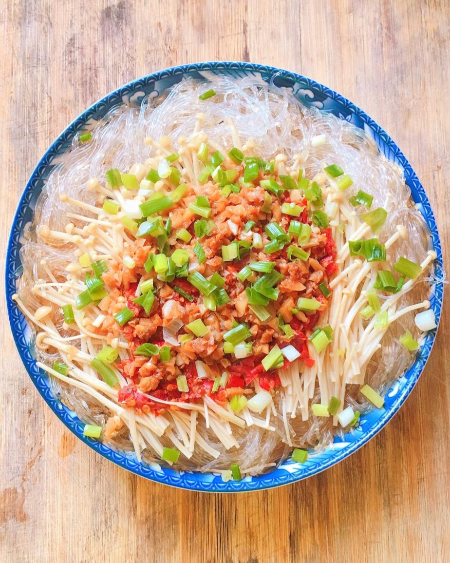蒜蓉蒸金针菇粉丝（小心上瘾）