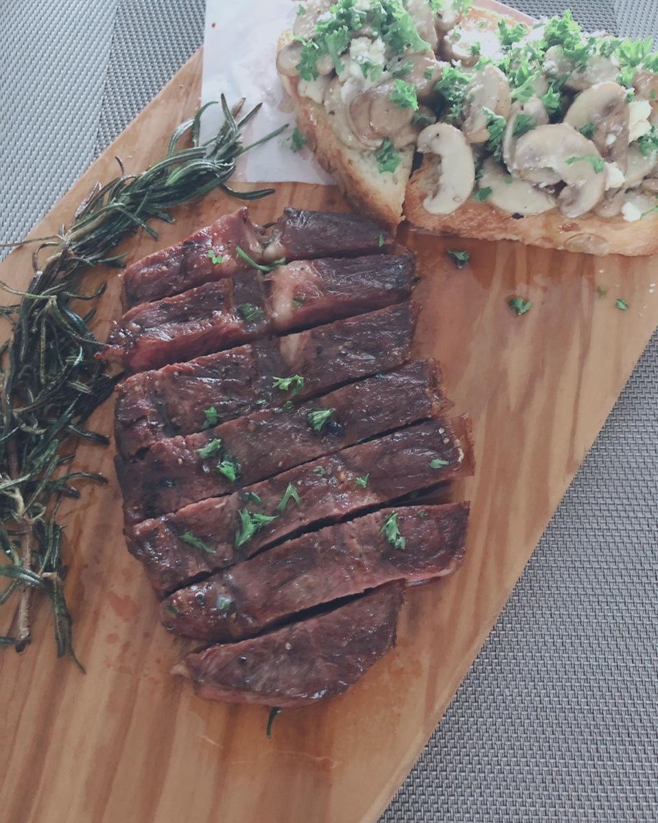 迷迭香烤蘑菇&蘑菇tartine