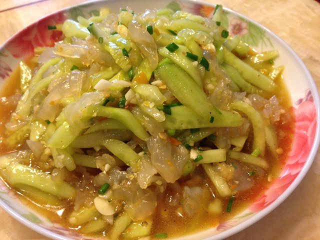 随鱼而安做的凉拌海蜇黄瓜丝