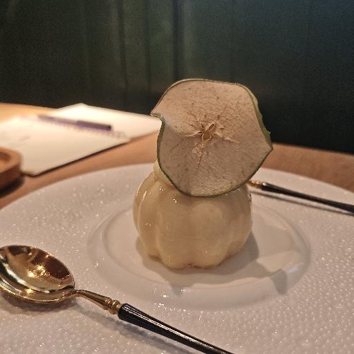 猛烈地吃薄荷饼