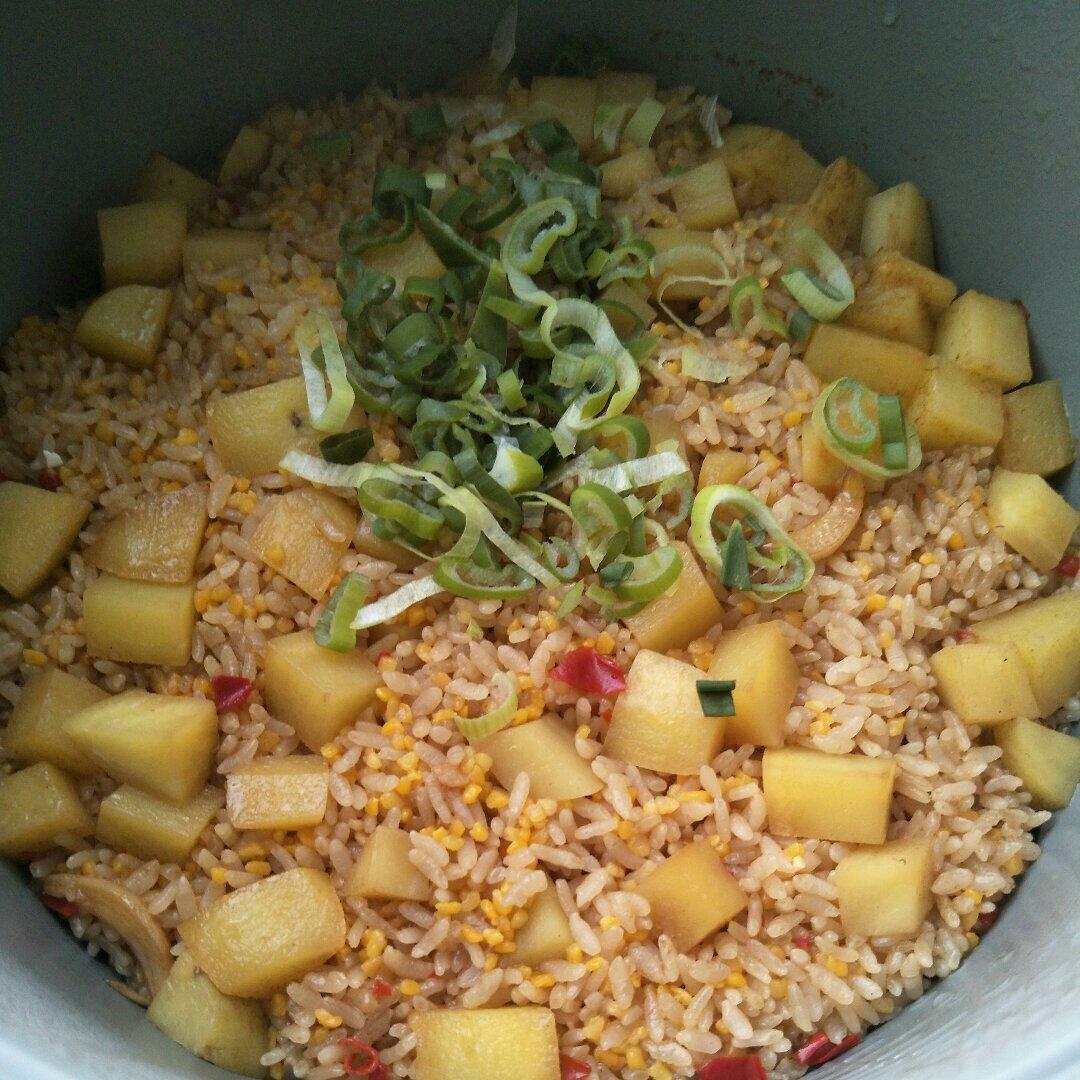 土豆焖饭（电饭锅版）