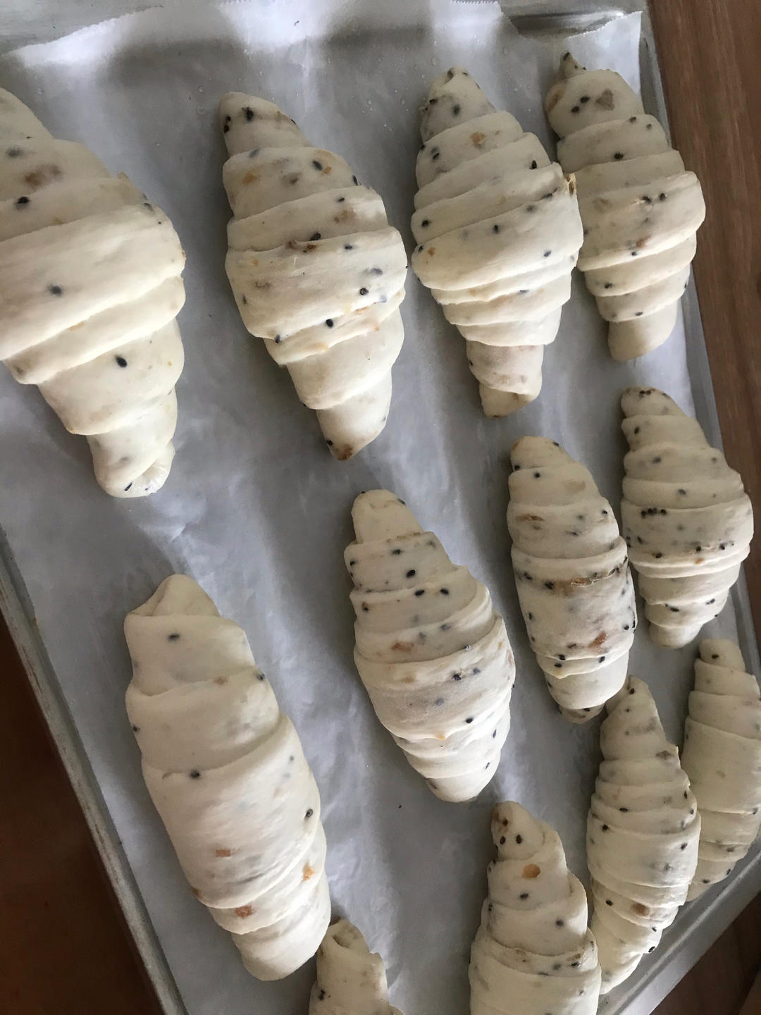 香气炸裂！黑芝麻洋葱酥盐面包/盐可颂/日式海盐卷