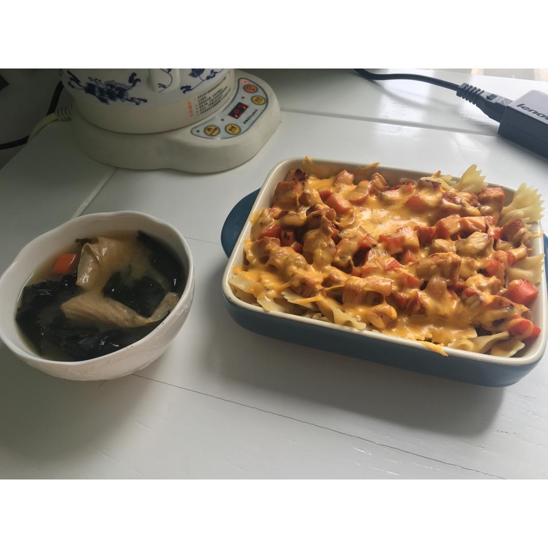 芝士肉酱焗意面