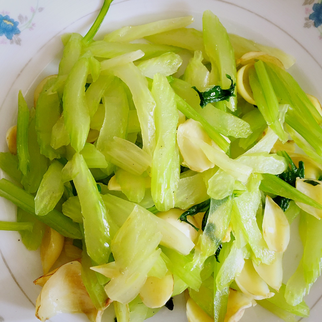 西芹炒百合