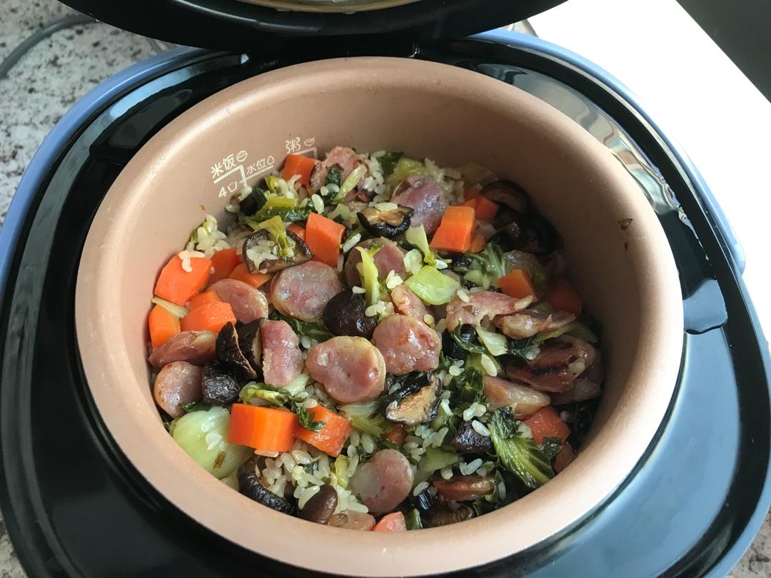 香菇腊肠土豆焖饭