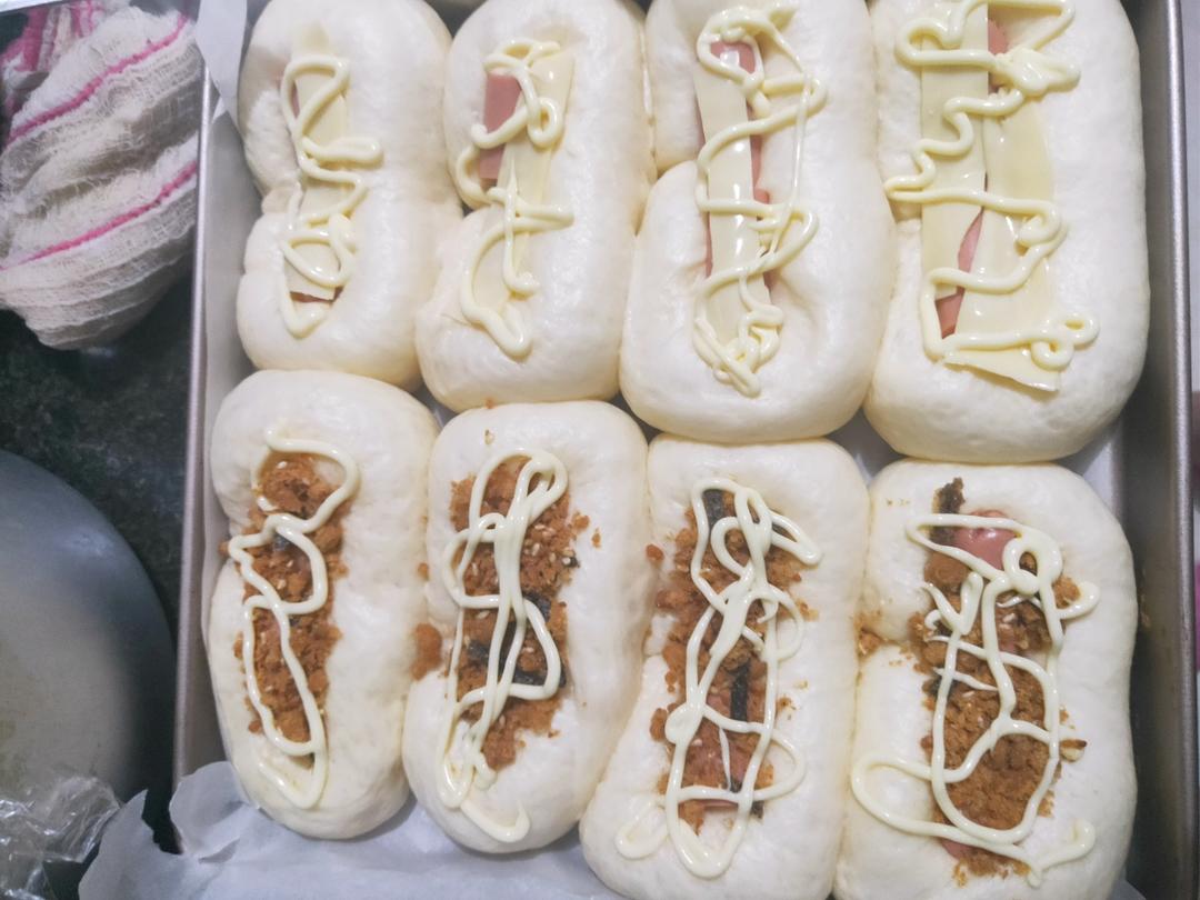 一个面团撑起一家店的台式面包—香肠面包