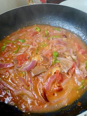 西红柿青椒洋葱炒火腿肉（快速家常菜）的做法 步骤6