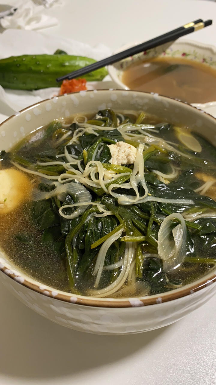 菠菜鸡蛋清汤面