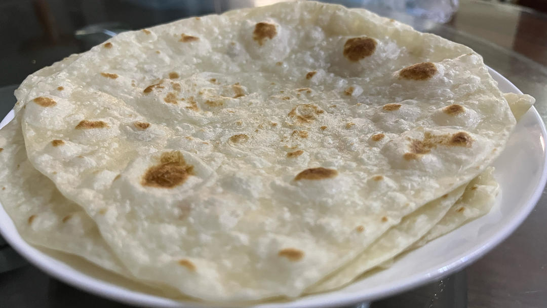 烙春饼(用视频告诉你，这饼有多软)