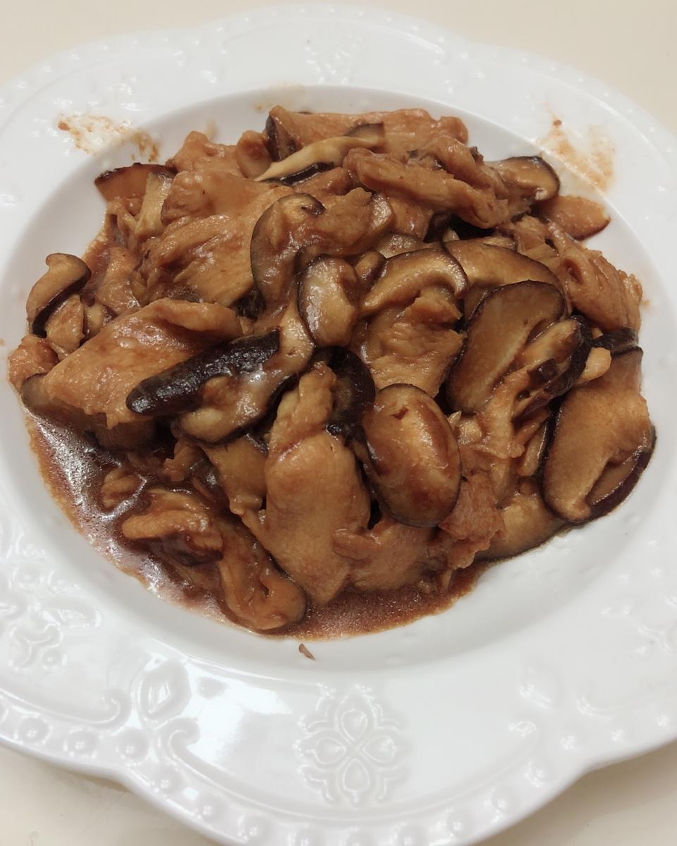 蚝油鸡胸肉炒香菇