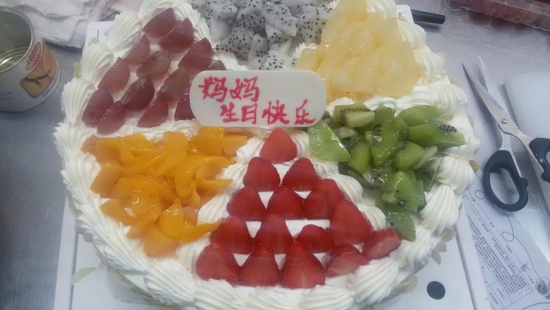 鲜奶双拼水果蛋糕