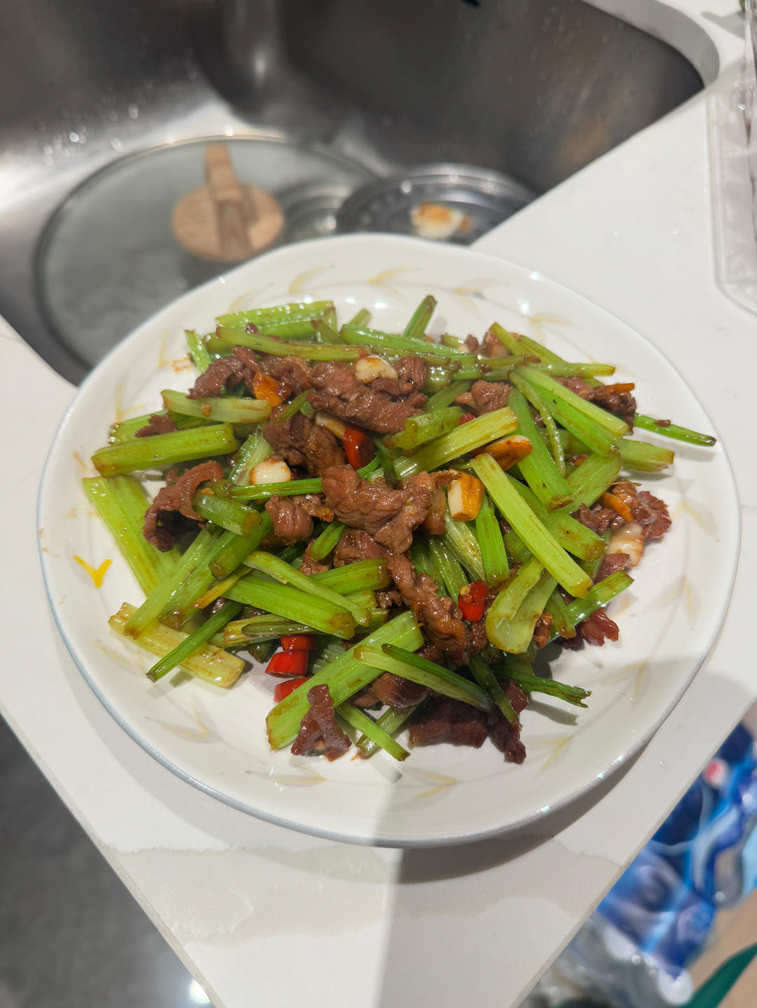下饭神器又来了，试试这道芹菜炒牛肉！！