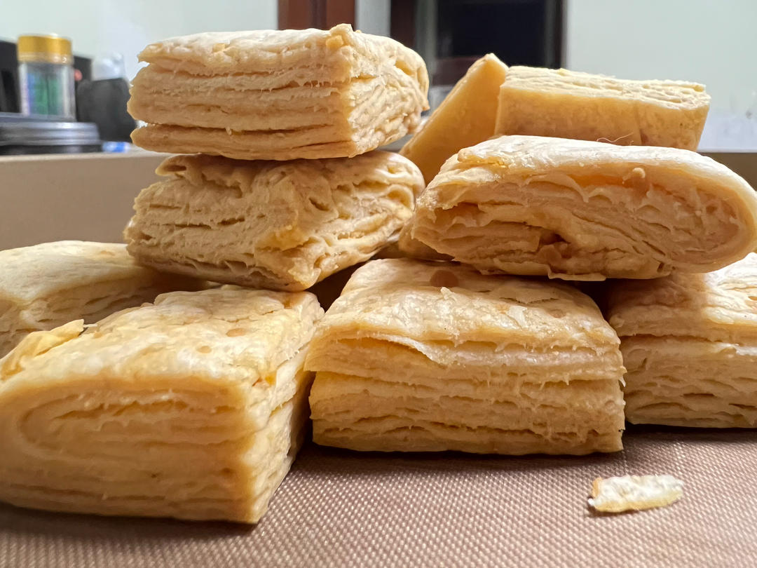 锁住这个配方，咸香酥脆的咸蛋黄千层酥