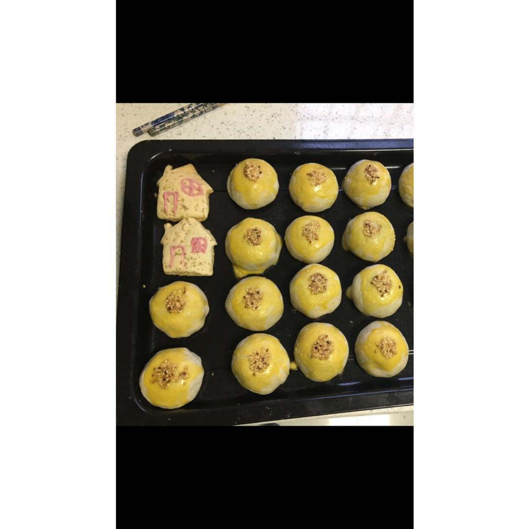 蛋黄酥 Danhuangsu