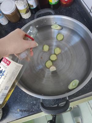 泡菜脊骨土豆汤的做法 步骤2