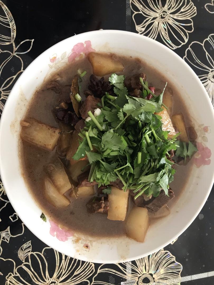 萝卜牛腩煲