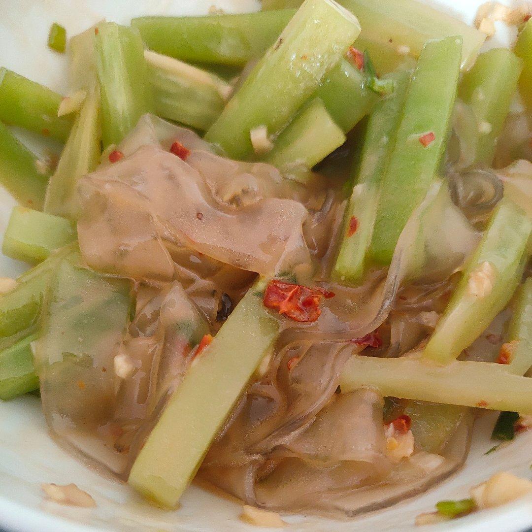 麻酱流汁宽粉