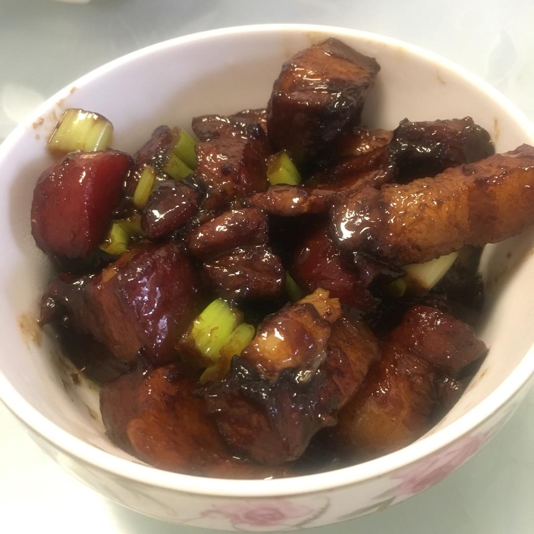 吃着碗里望着锅里的红烧肉