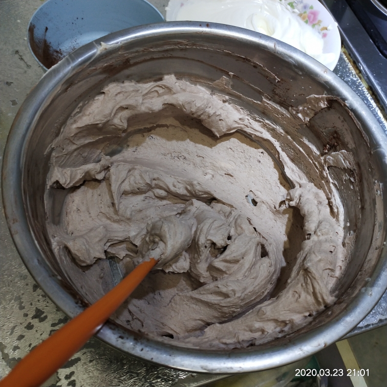 初学者毛巾面巧克力奶油卷蛋糕（可可粉，香草精）的做法 步骤22