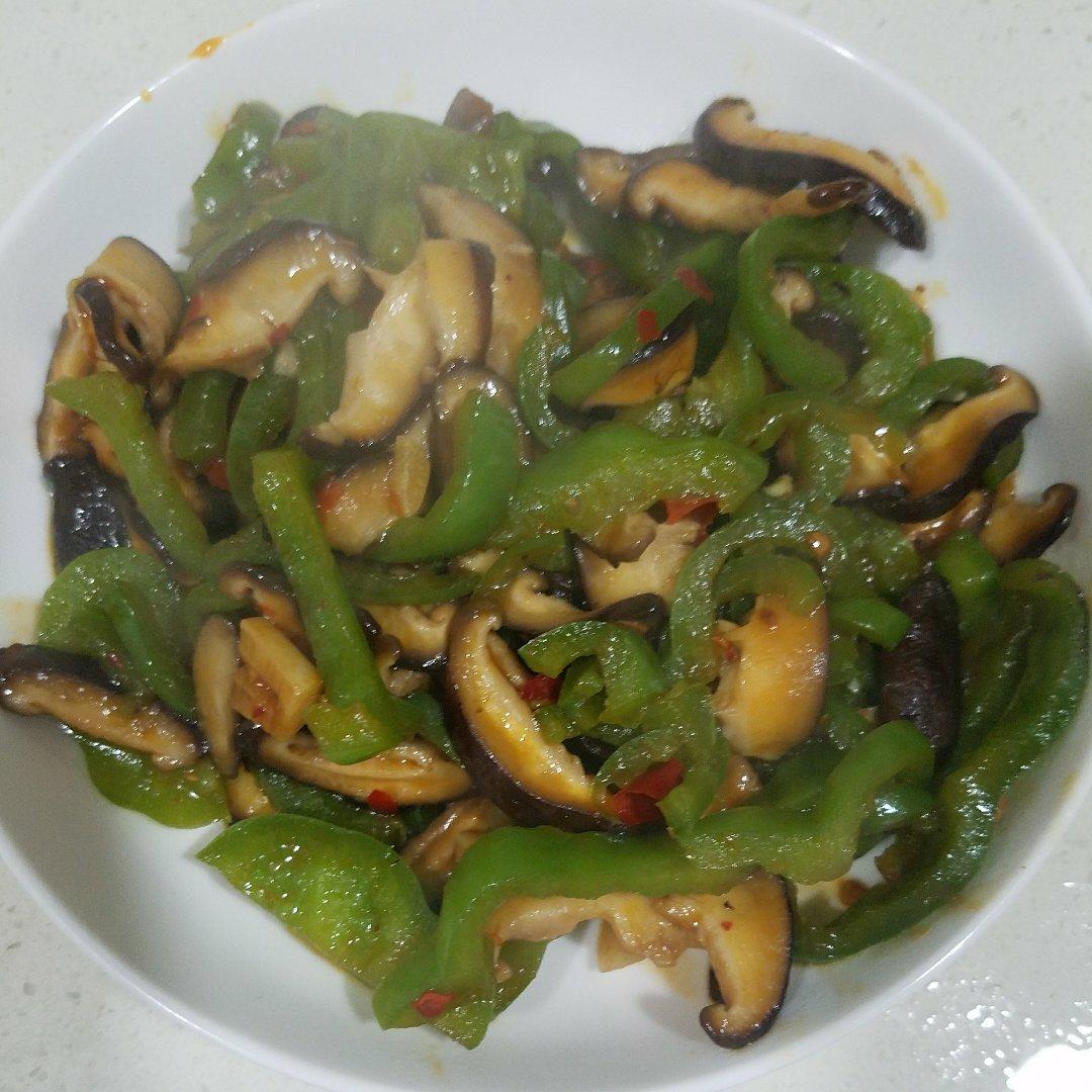 青椒炒香菇